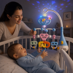 Móbile musical azul com luz, projeção estrelada e animais destacáveis, a acalmar o bebé no berço.