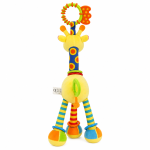 Peluche girafa colorido com argolas de dentição e gancho sobre fundo branco.